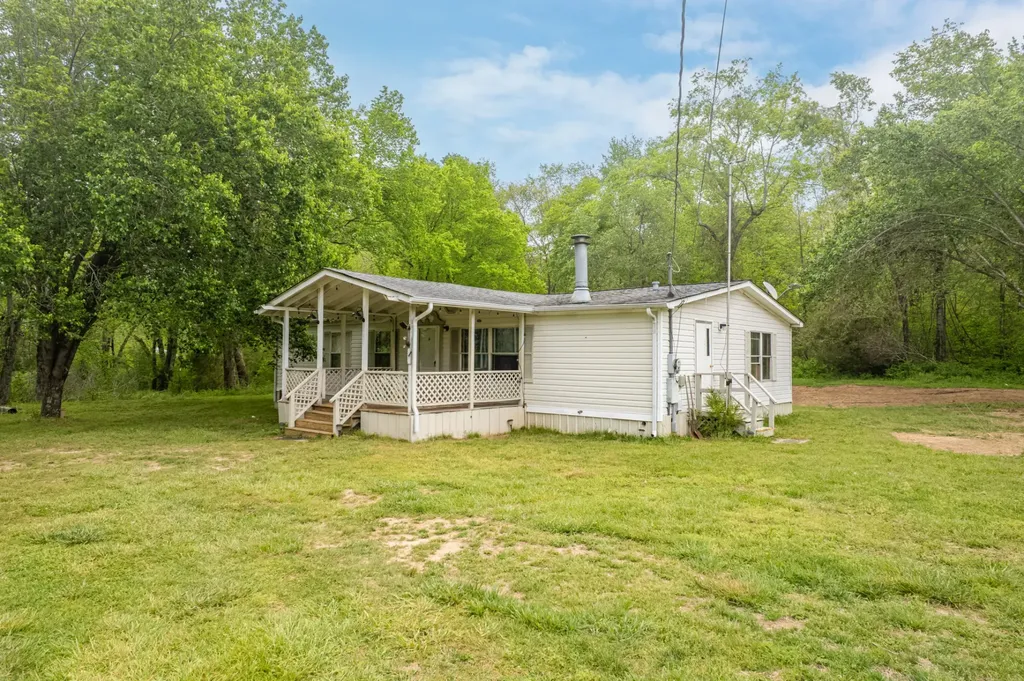 1895 Highway 48 S Centerville TN 37033