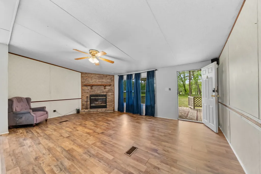 1895 Highway 48 S Centerville TN 37033