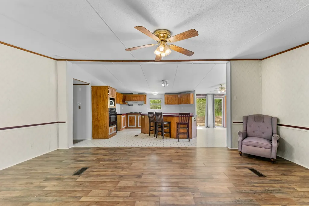 1895 Highway 48 S Centerville TN 37033