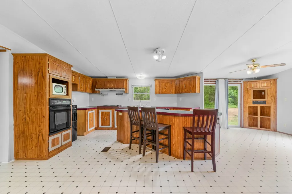 1895 Highway 48 S Centerville TN 37033