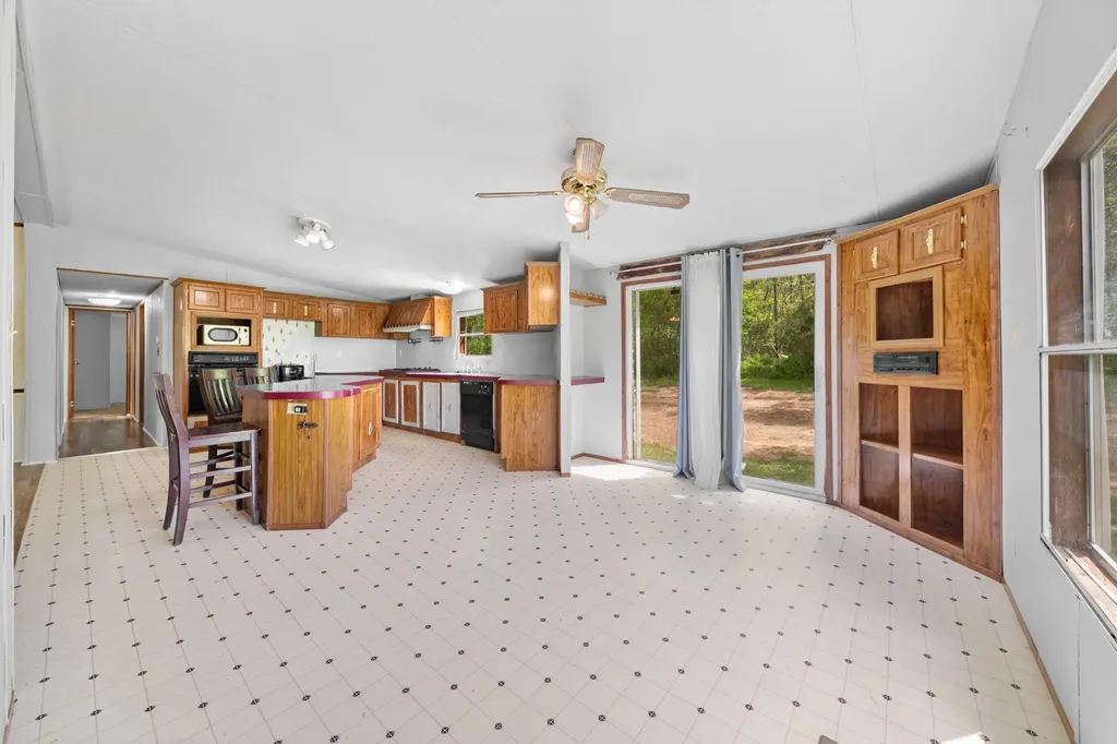 1895 Highway 48 S Centerville TN 37033