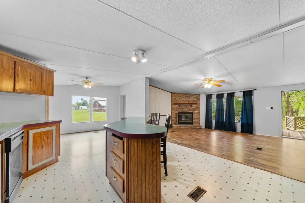 1895 Highway 48 S Centerville TN 37033