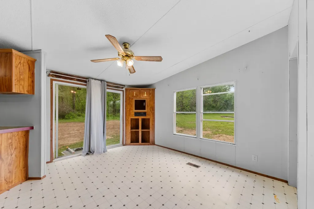 1895 Highway 48 S Centerville TN 37033
