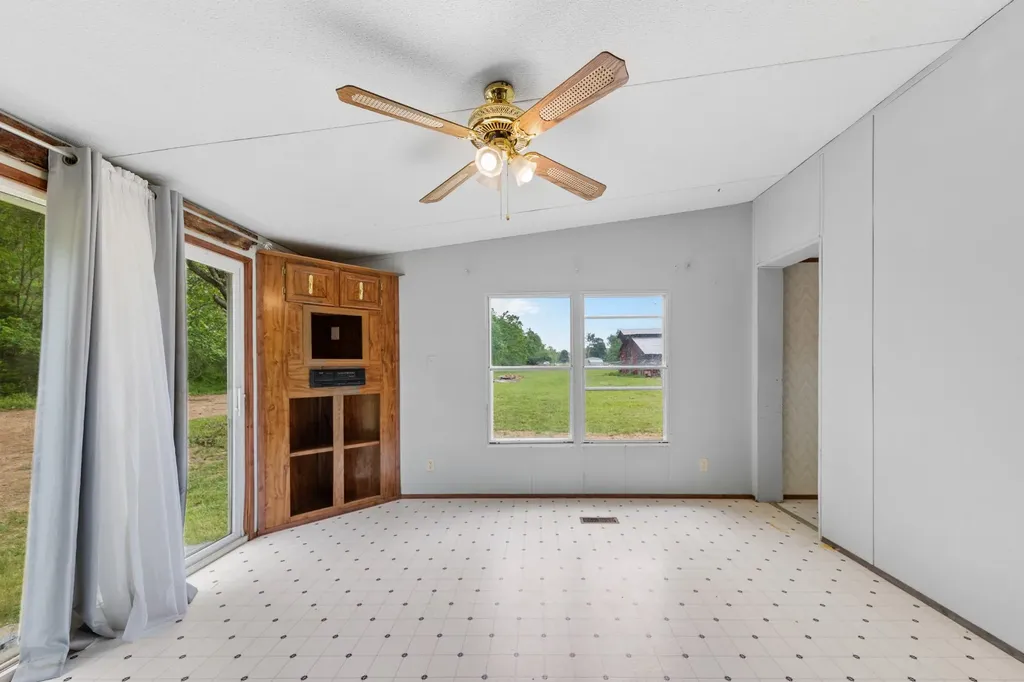 1895 Highway 48 S Centerville TN 37033