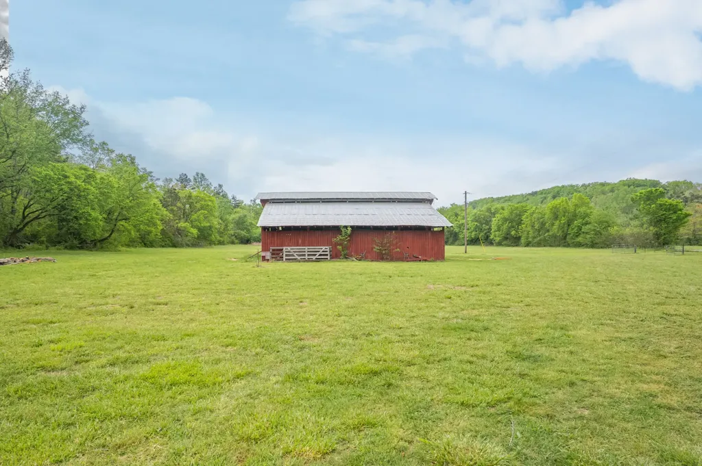 1895 Highway 48 S Centerville TN 37033