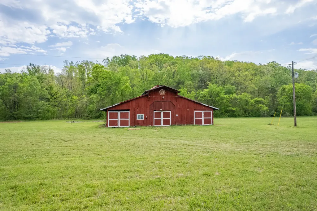 1895 Highway 48 S Centerville TN 37033