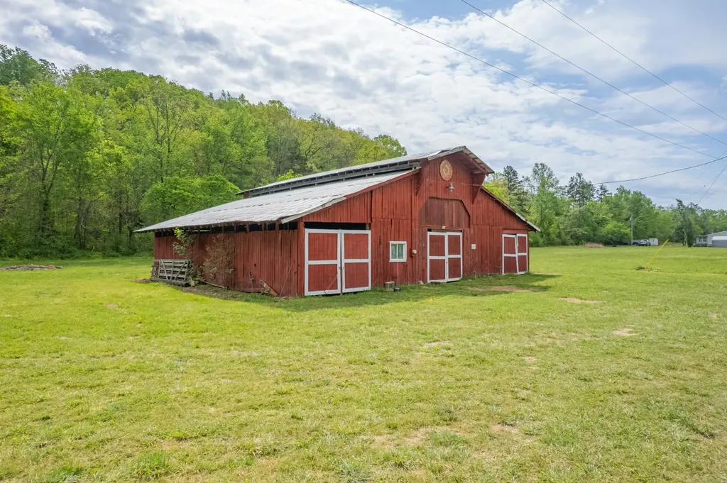 1895 Highway 48 S Centerville TN 37033