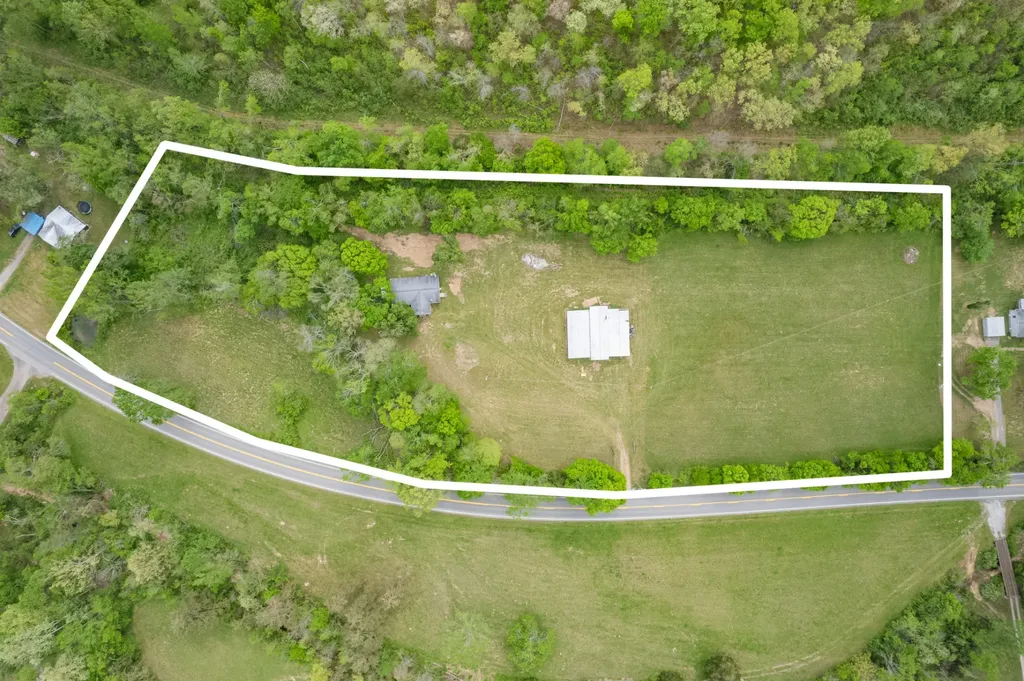 1895 Highway 48 S Centerville TN 37033