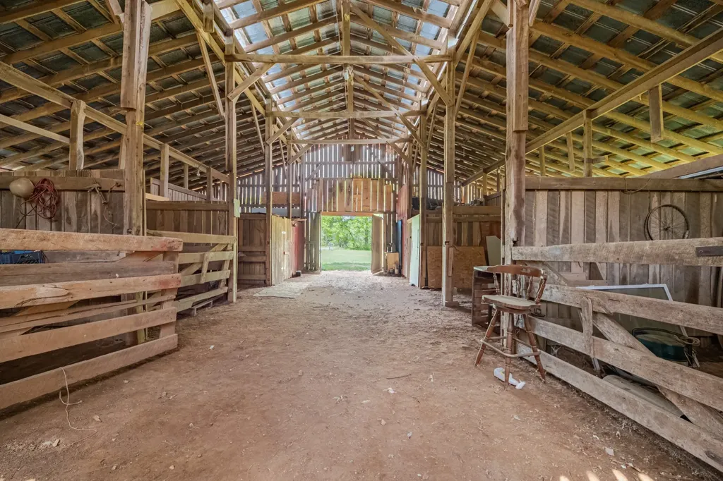 1895 Highway 48 S Centerville TN 37033
