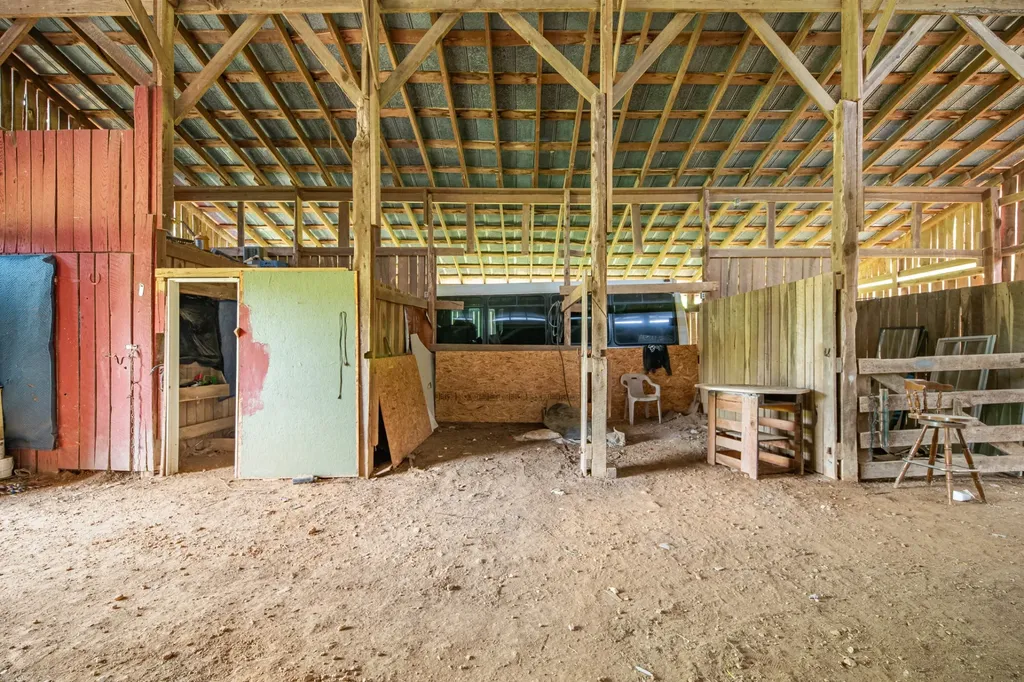 1895 Highway 48 S Centerville TN 37033