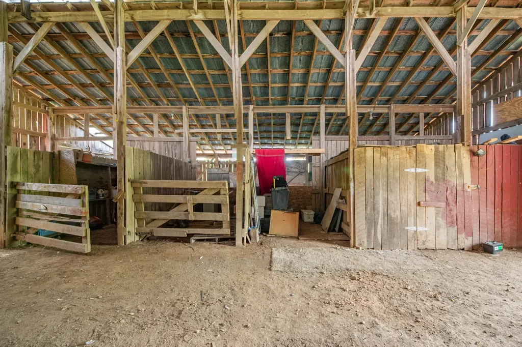1895 Highway 48 S Centerville TN 37033