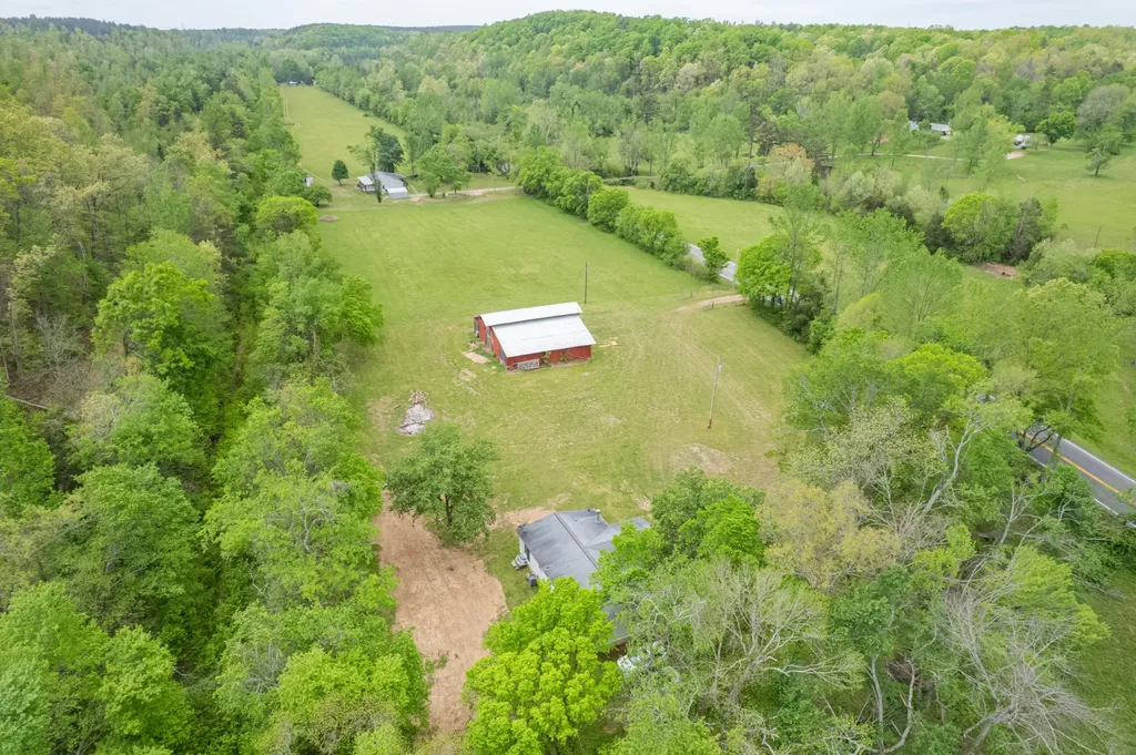 1895 Highway 48 S Centerville TN 37033