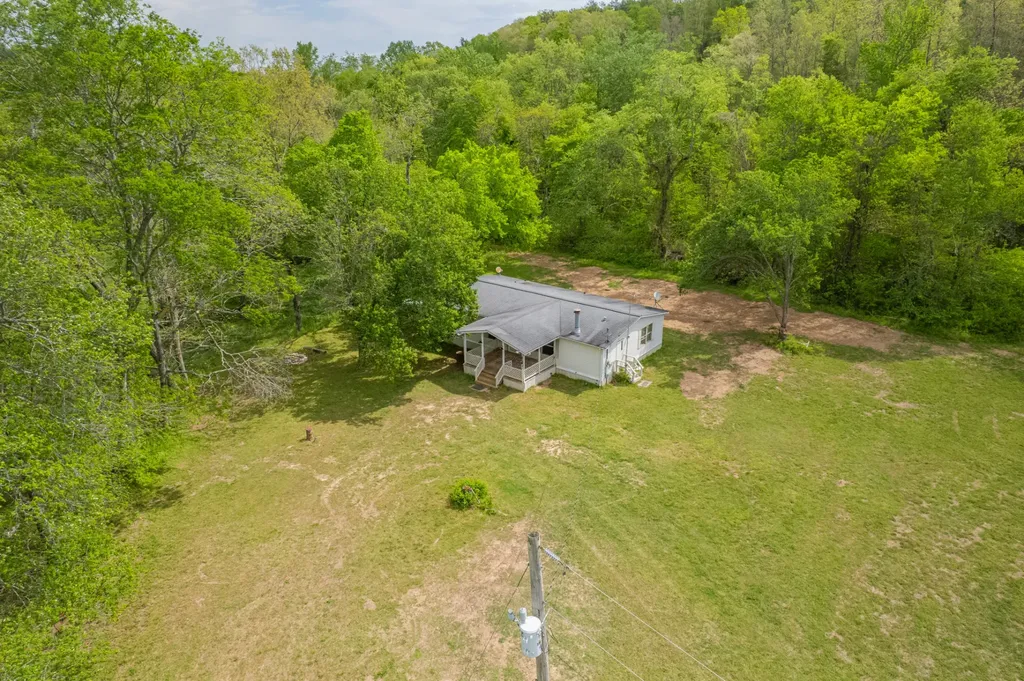1895 Highway 48 S Centerville TN 37033