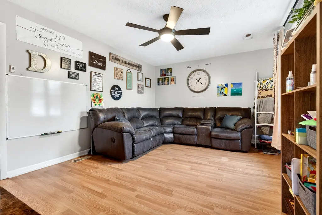 1593 Boxcroft Court Clarksville TN 37042