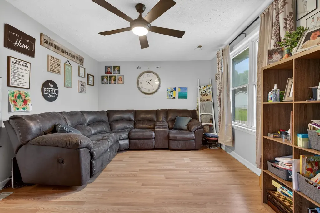 1593 Boxcroft Court Clarksville TN 37042