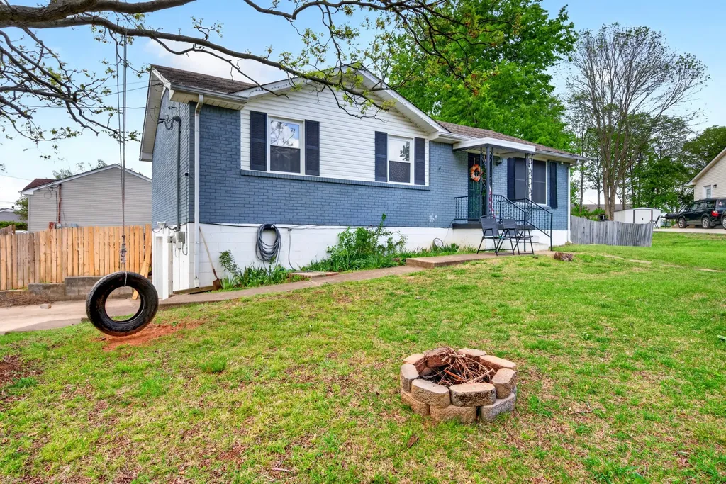 1593 Boxcroft Court Clarksville TN 37042