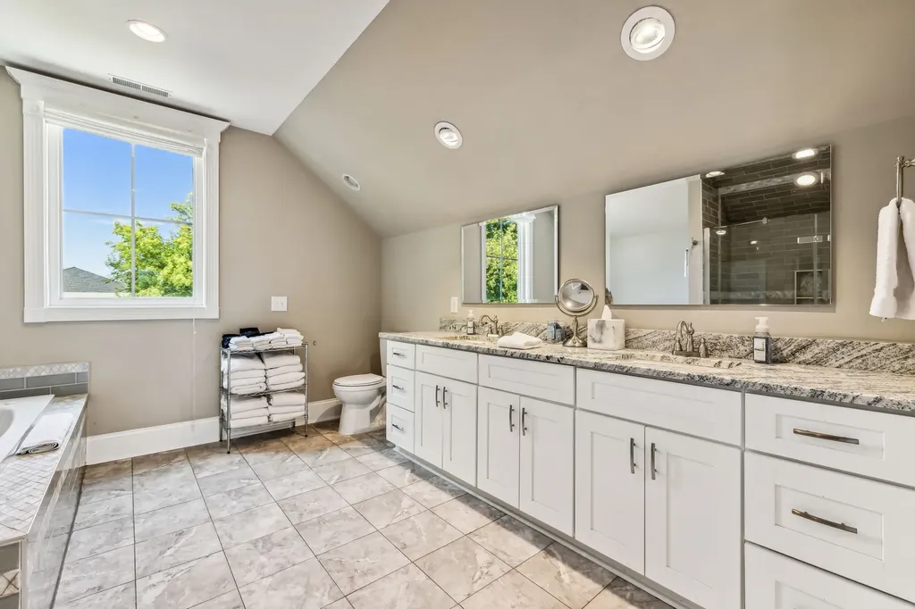 1823 3rd Ave, N Nashville TN 37208
