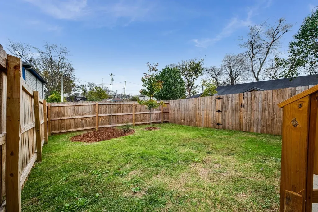 606B 41st Ave, N Nashville TN 37209