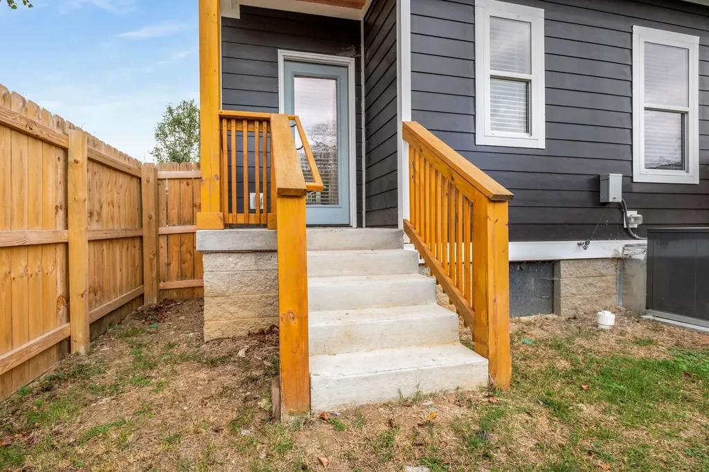 606A 41st Ave, N Nashville TN 37209