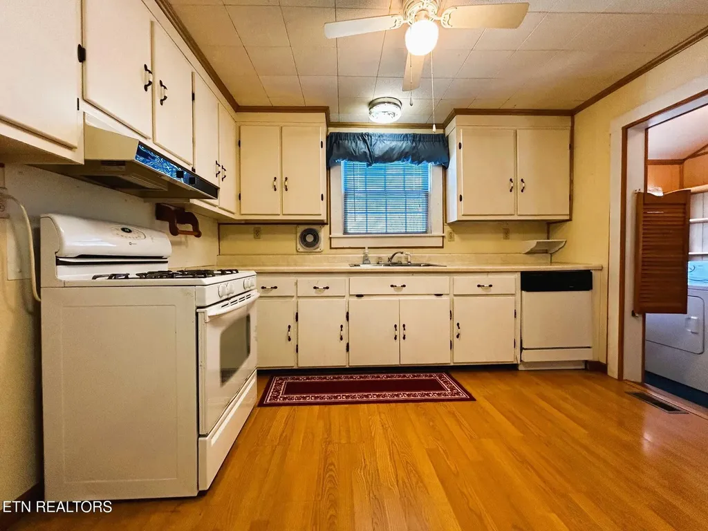 331 Louisiana Avenue Etowah TN 37331
