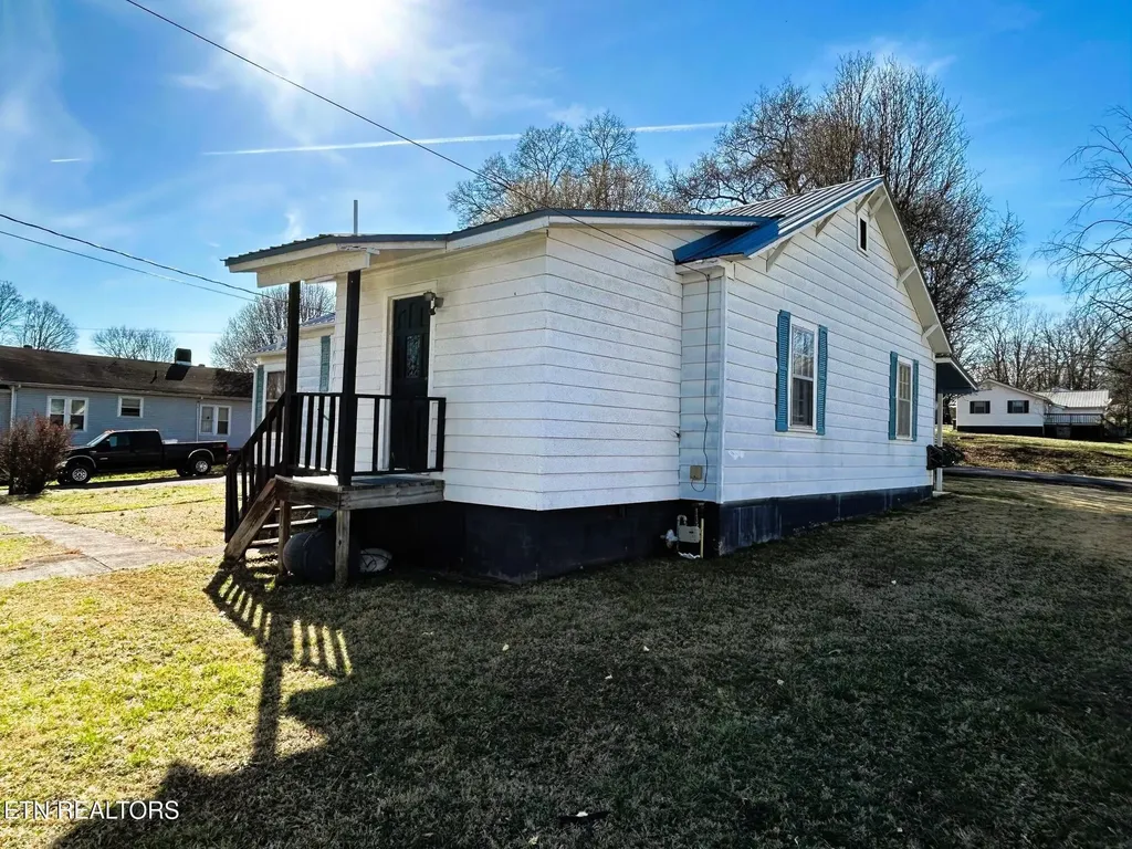331 Louisiana Avenue Etowah TN 37331