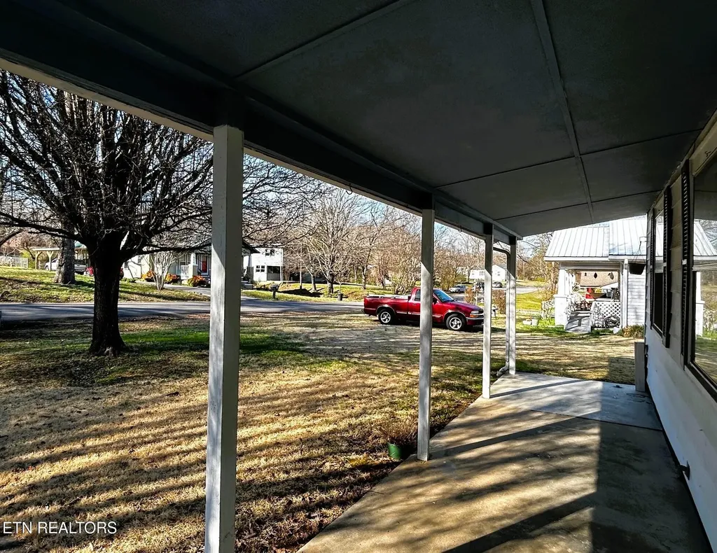 331 Louisiana Avenue Etowah TN 37331