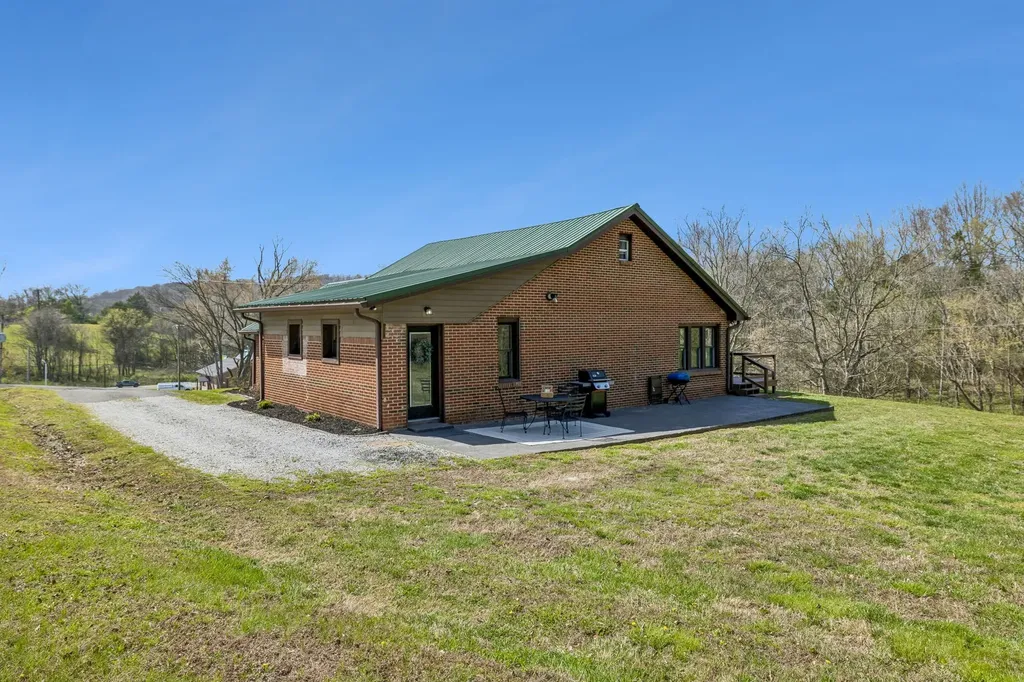 126 Rogers Road Gordonsville TN 38563