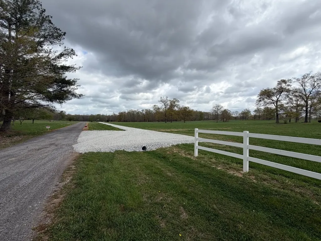10 Ledford Mill Lane Normandy TN 37360