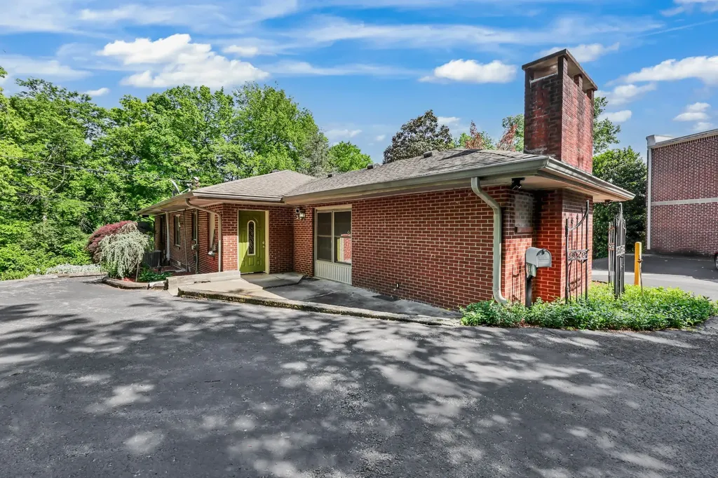 1543 Madison Street Clarksville TN 37040