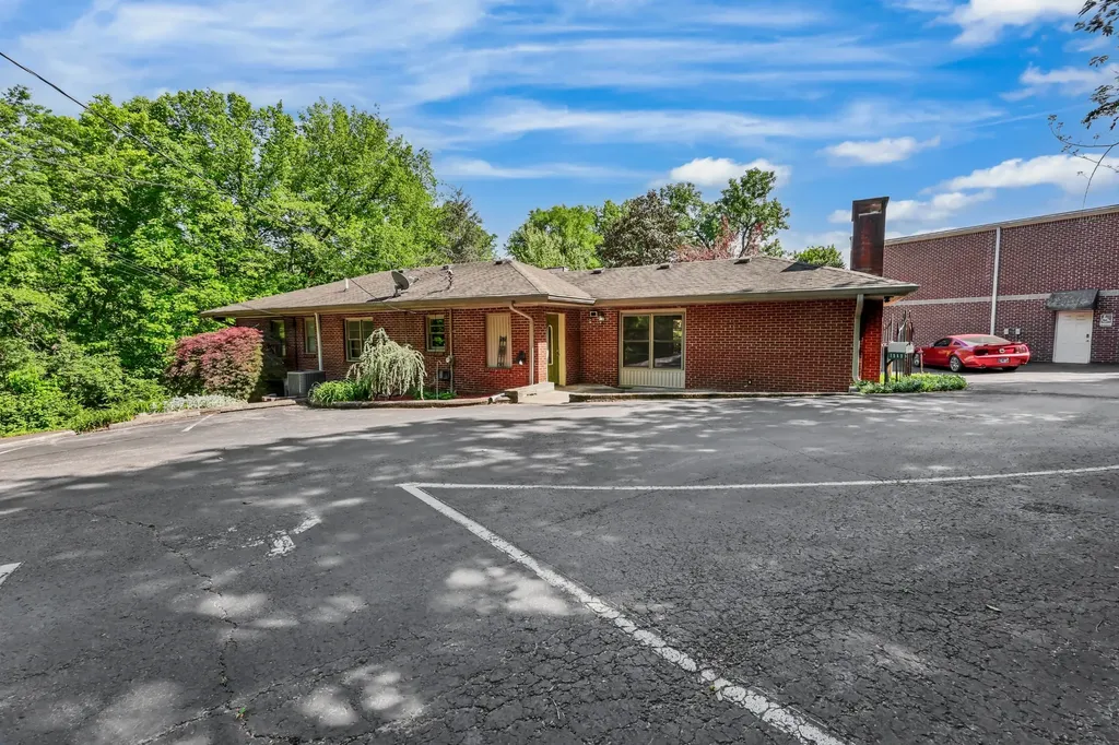 1543 Madison Street Clarksville TN 37040