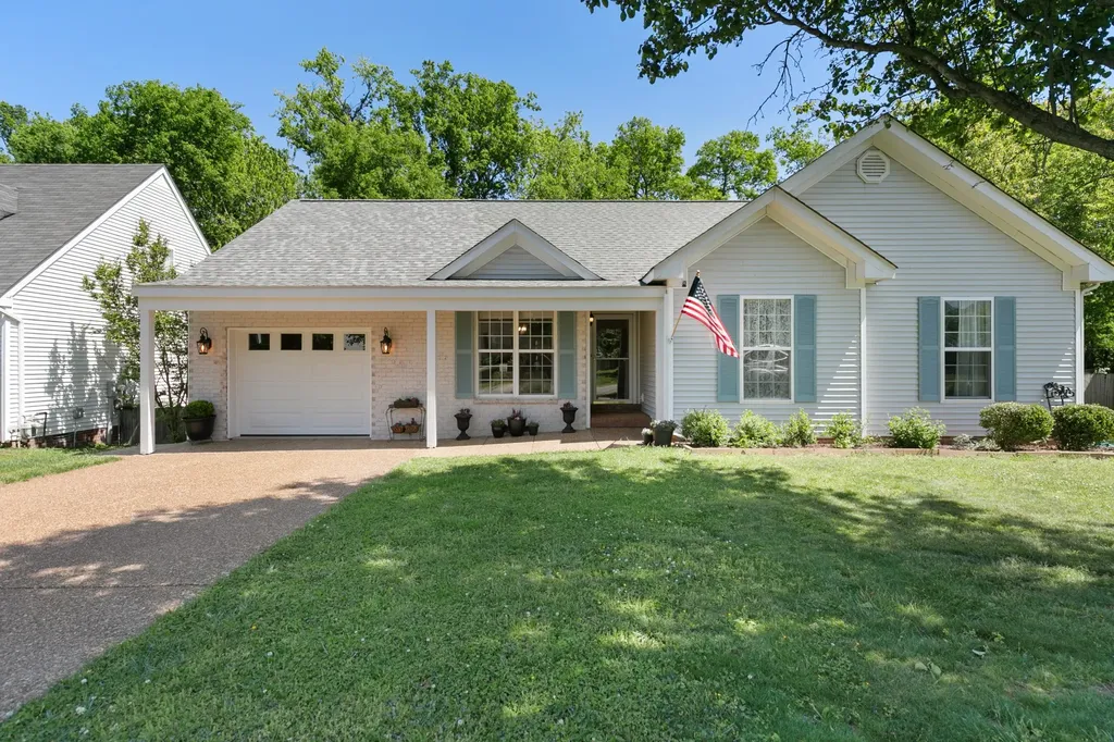1129 Mcdonough Circle Thompsons Station TN 37179