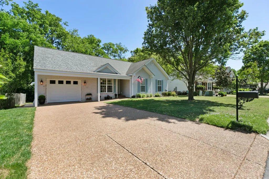 1129 Mcdonough Circle Thompsons Station TN 37179