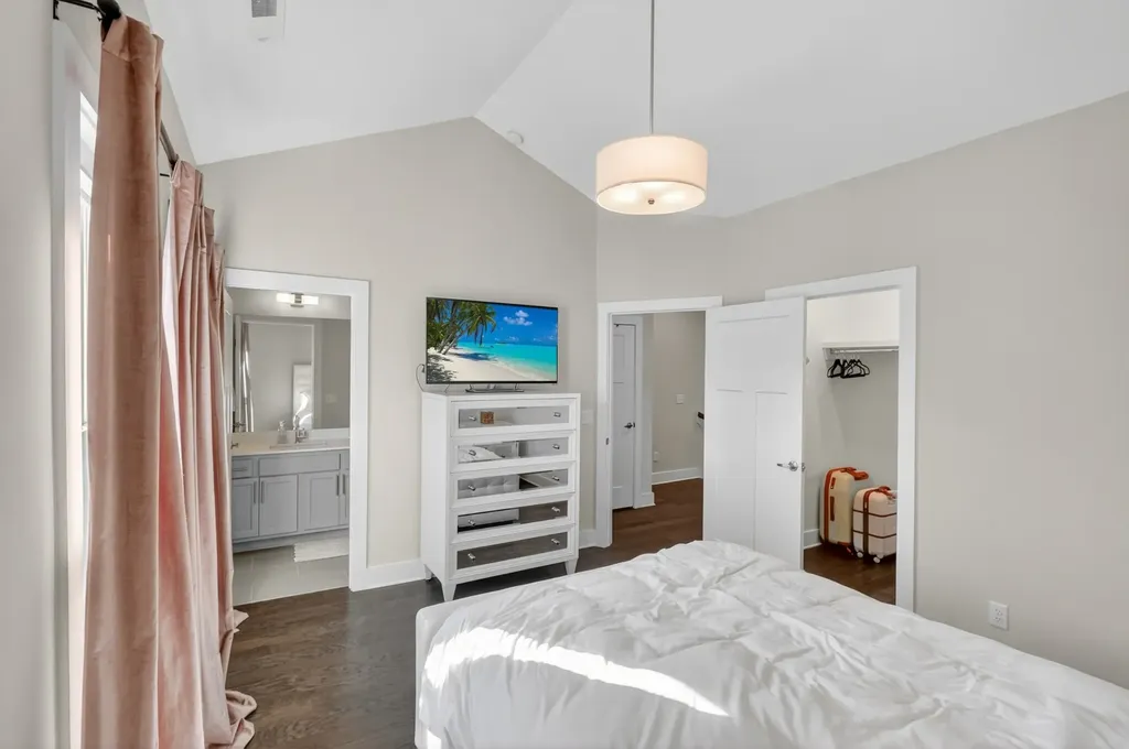 6719 Charlotte Pike Nashville TN 37209