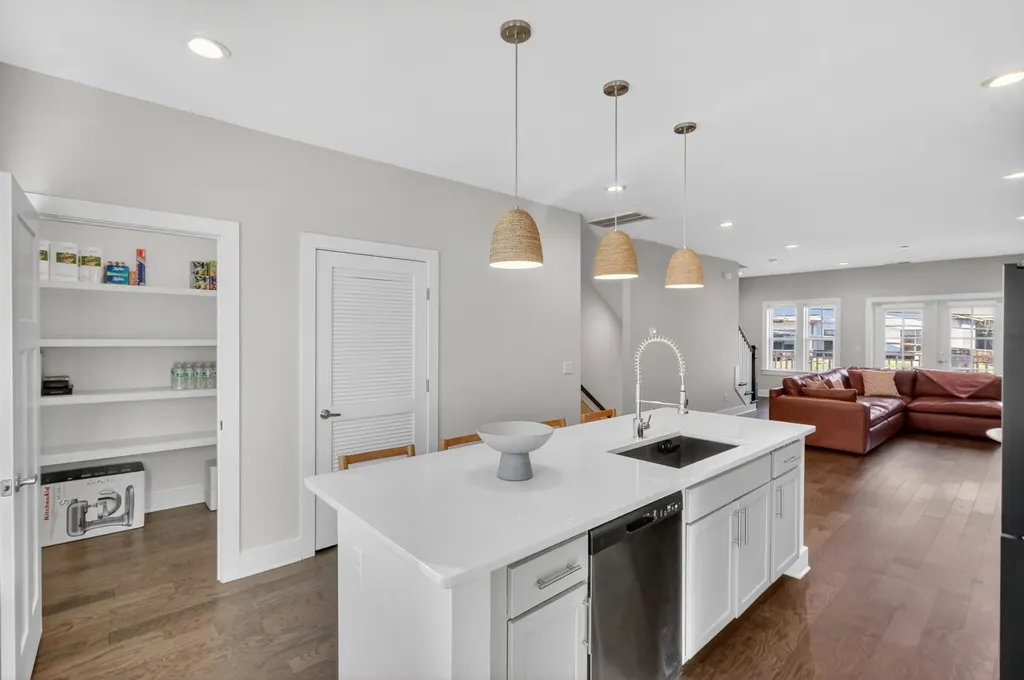 6719 Charlotte Pike Nashville TN 37209