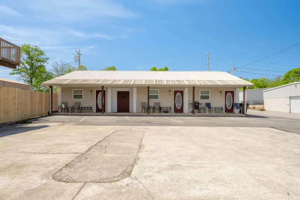 3251 Main Street Pikeville TN 37367