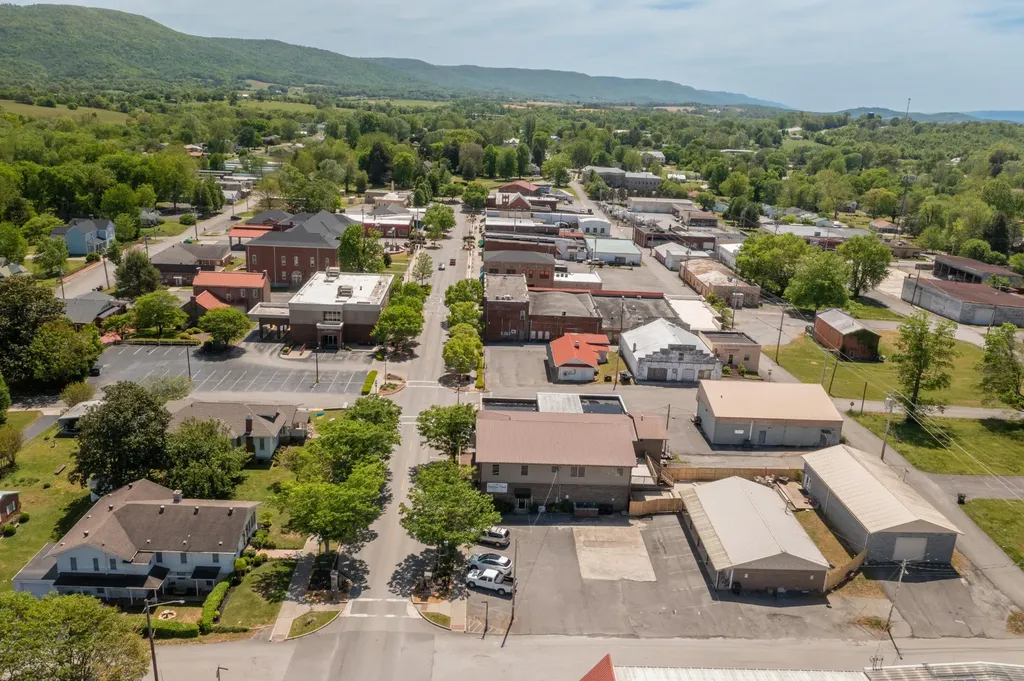 3251 Main Street Pikeville TN 37367