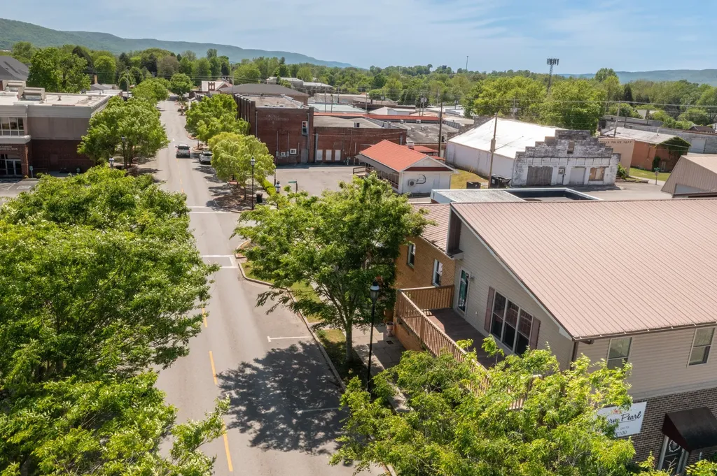 3251 Main Street Pikeville TN 37367