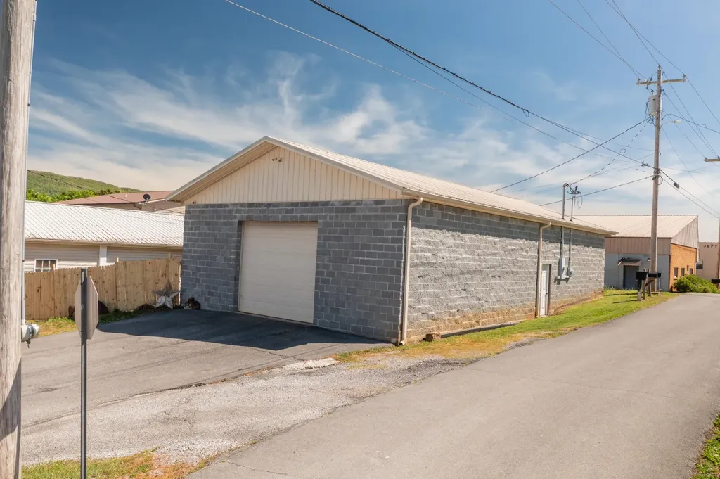 3251 Main Street Pikeville TN 37367