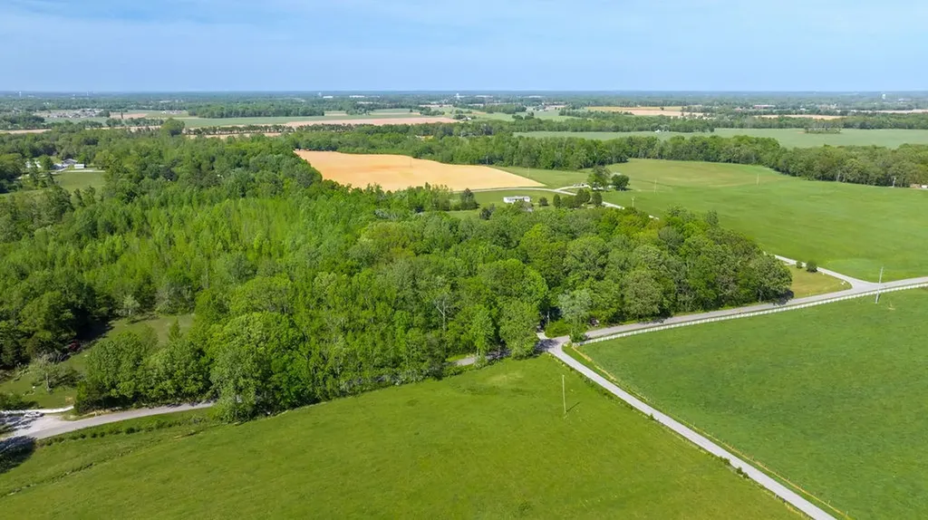 512 N Happy Hollow Road Portland TN 37148