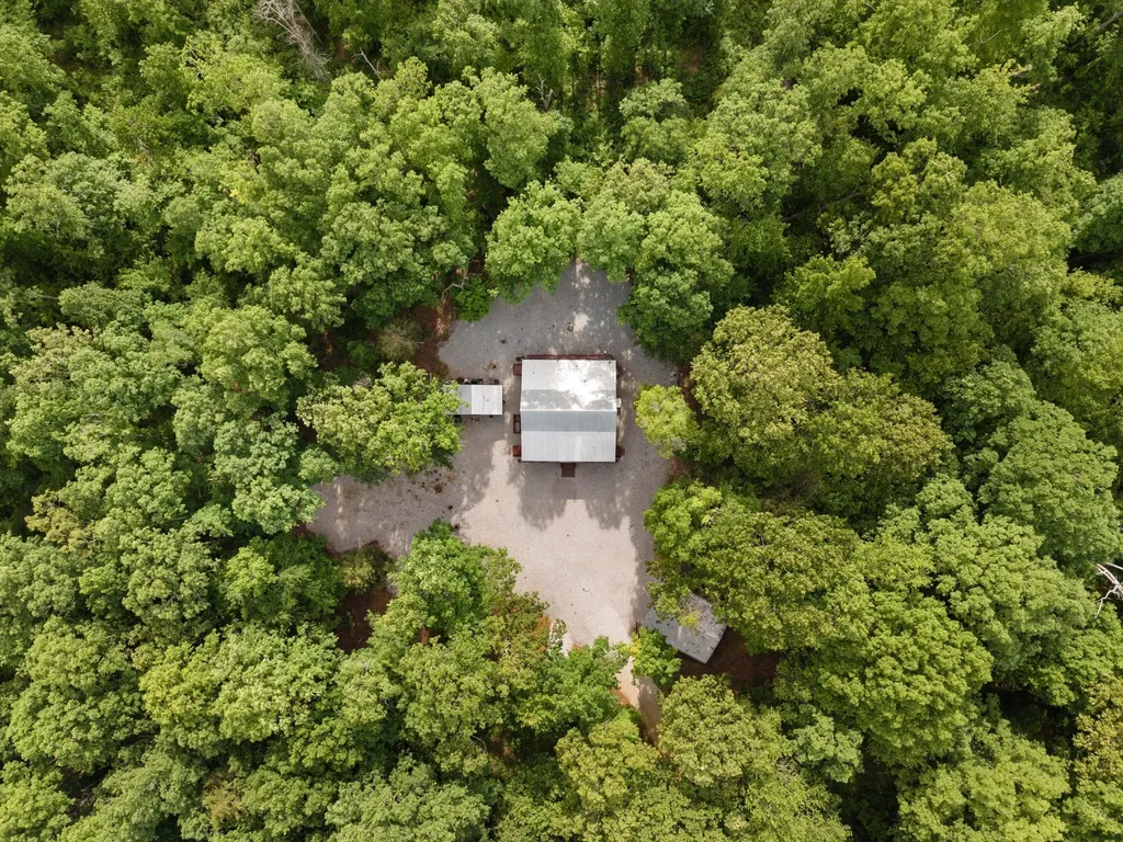 6095 Old Highway 13 Hurricane Mills TN 37078
