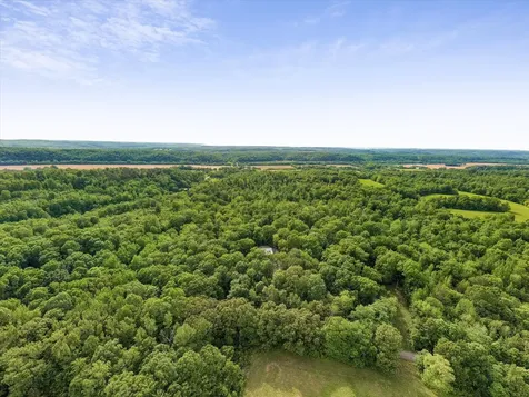 6095 Old Highway 13 Hurricane Mills TN 37078