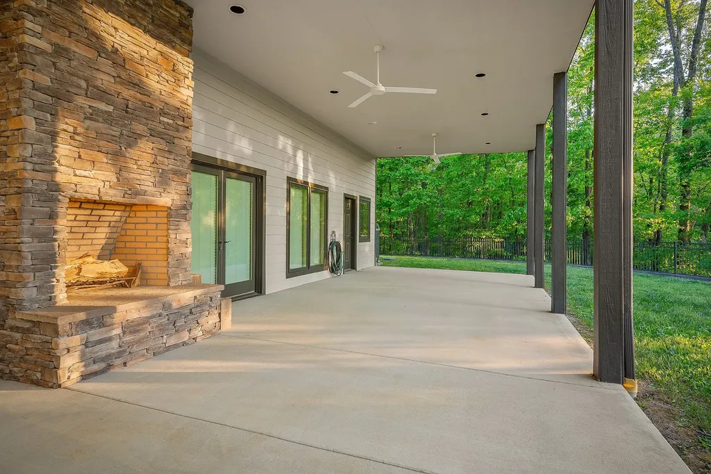 415 Summer Breeze Drive Smithville TN 37166