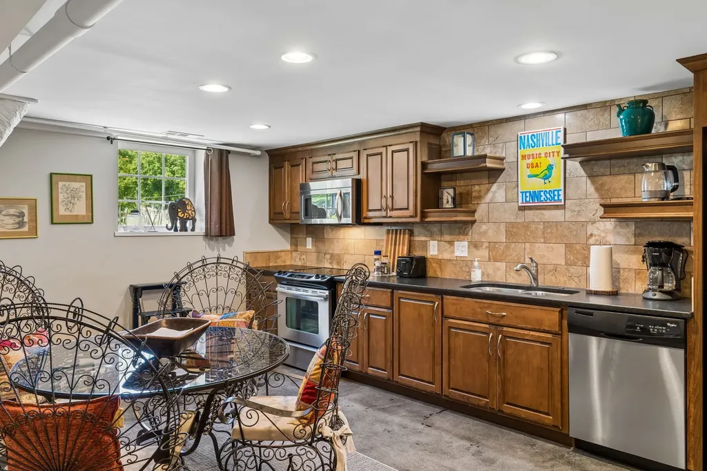 808 Rodney Drive Nashville TN 37205