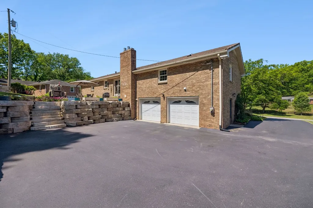808 Rodney Drive Nashville TN 37205