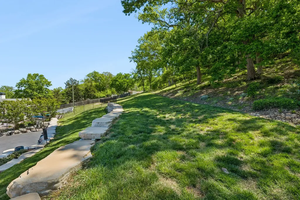 808 Rodney Drive Nashville TN 37205
