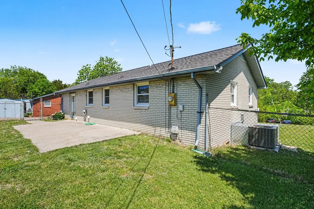 1404 Alton Drive Pleasant View TN 37146