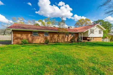 568 Poplar Street Trenton GA 30752