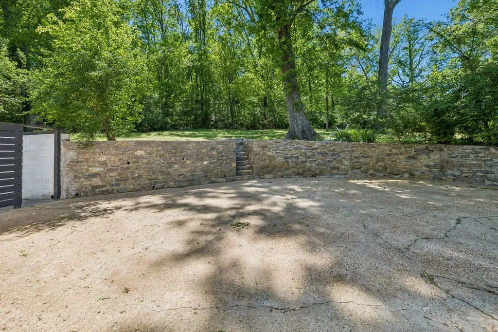 703 Clematis Drive Nashville TN 37205