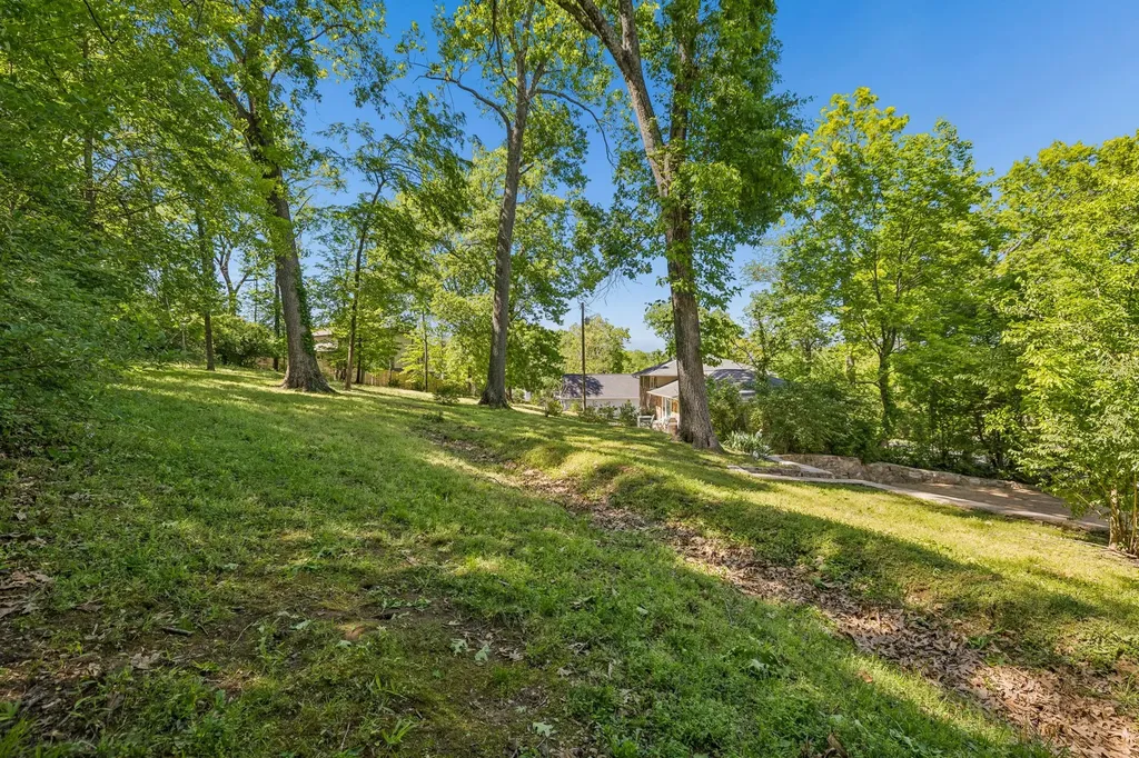 703 Clematis Drive Nashville TN 37205