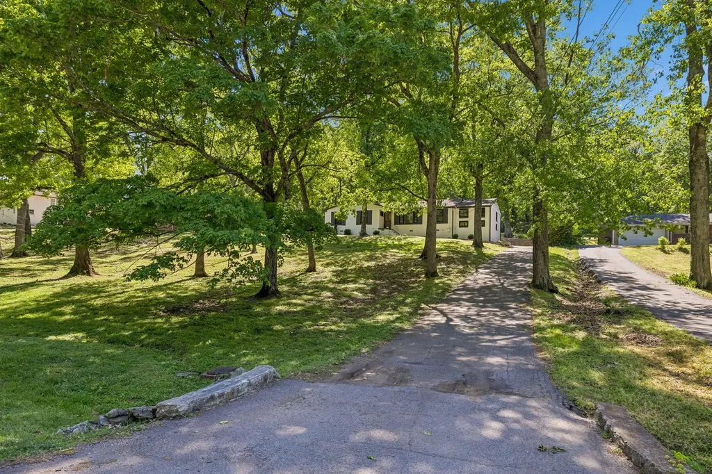 703 Clematis Drive Nashville TN 37205